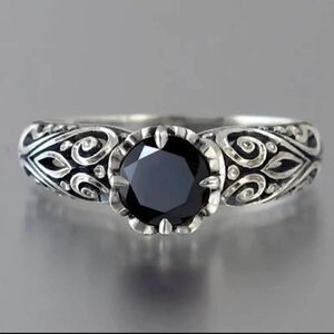 Vintage Style Ring With Round Cut Black Cubic Zirconia Gemstone Decor